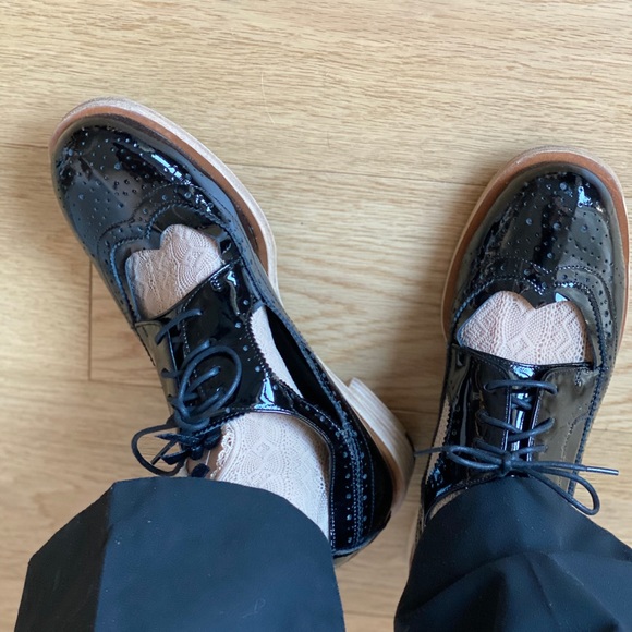 Black enamel brogue with cutout details sz 7.5 - Picture 9 of 11